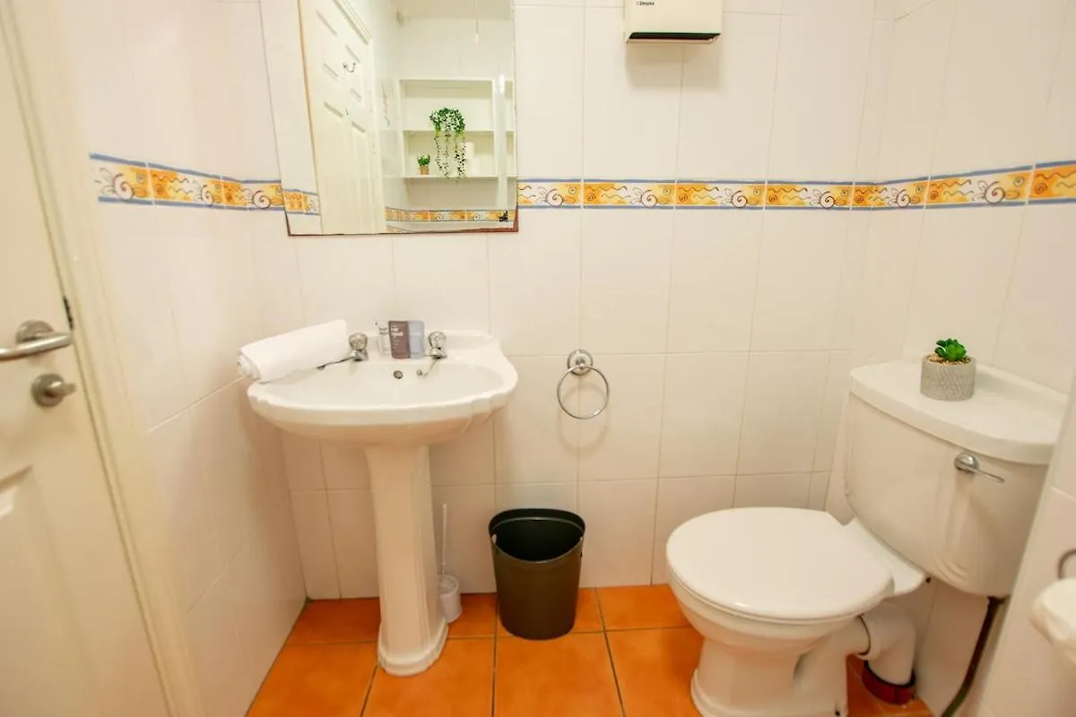 Comfortable 2-Bed In Galway City Apartment