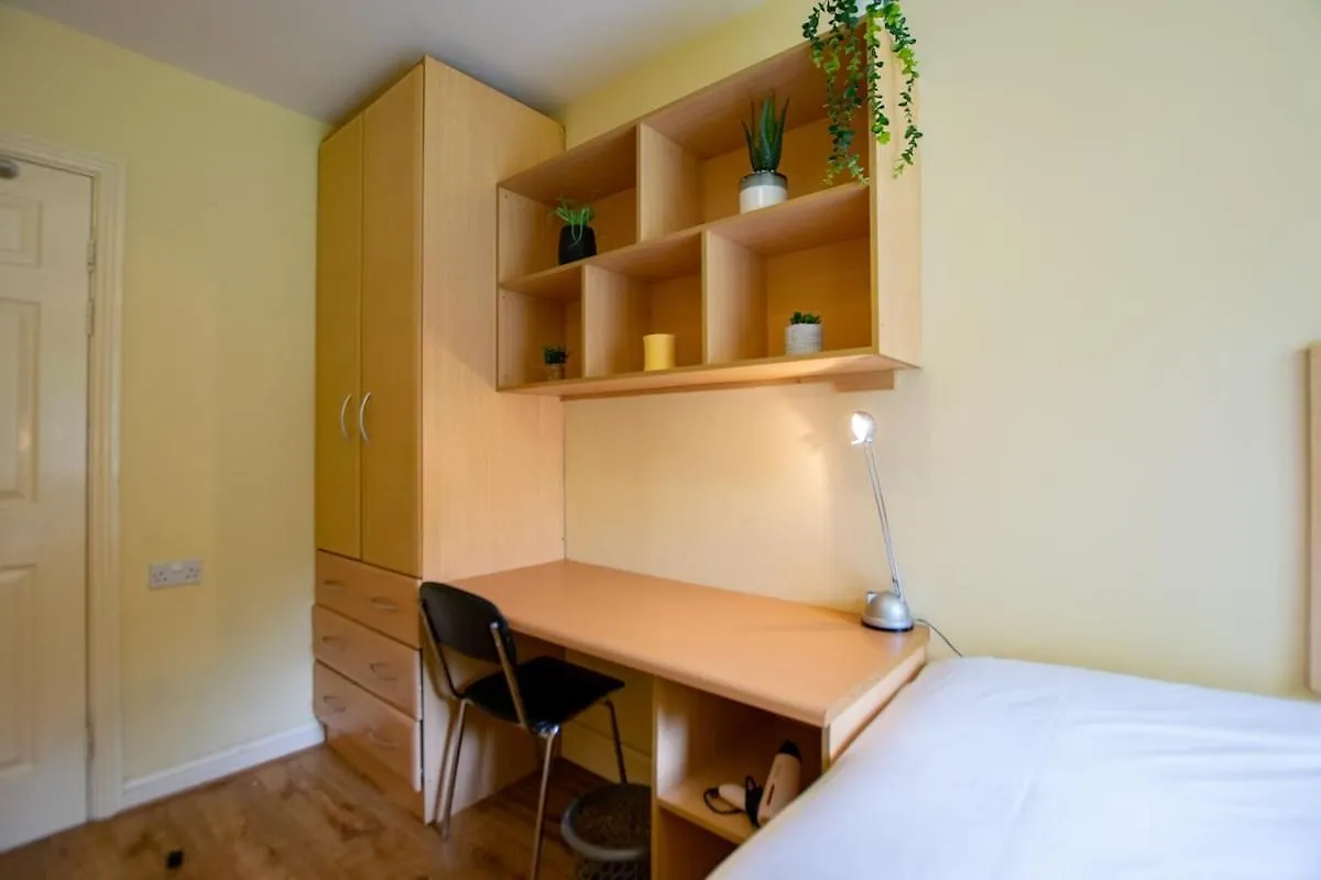 Comfortable 2-Bed In Galway City Apartment