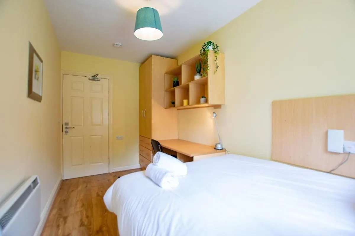 Comfortable 2-Bed In Galway City Apartment