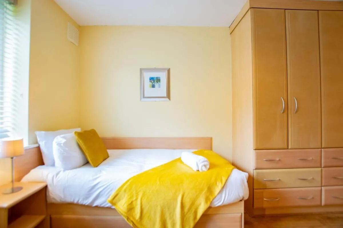 Comfortable 2-Bed In Galway City Apartment