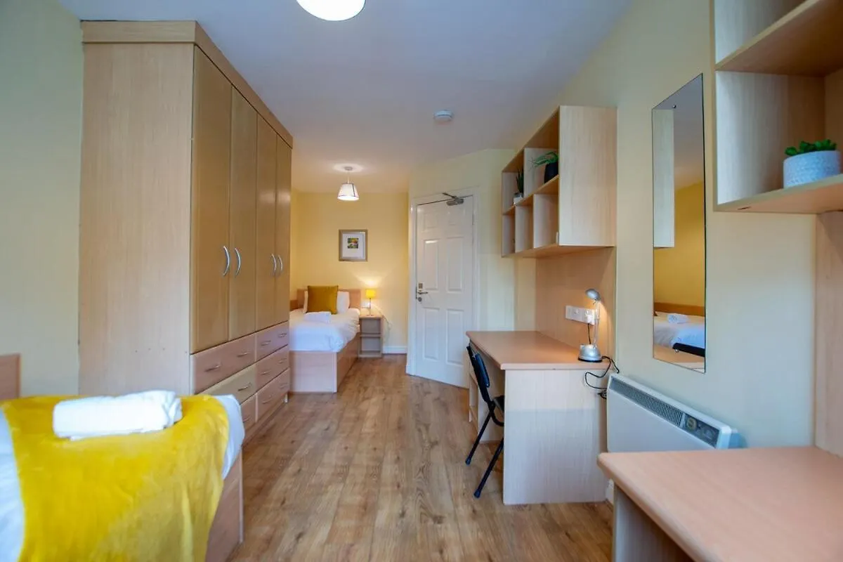 Comfortable 2-Bed In Galway City Apartment