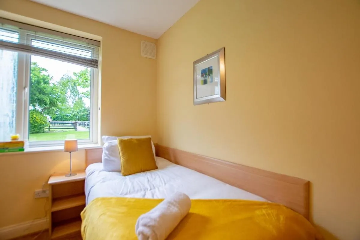 Comfortable 2-Bed In Galway City Apartment